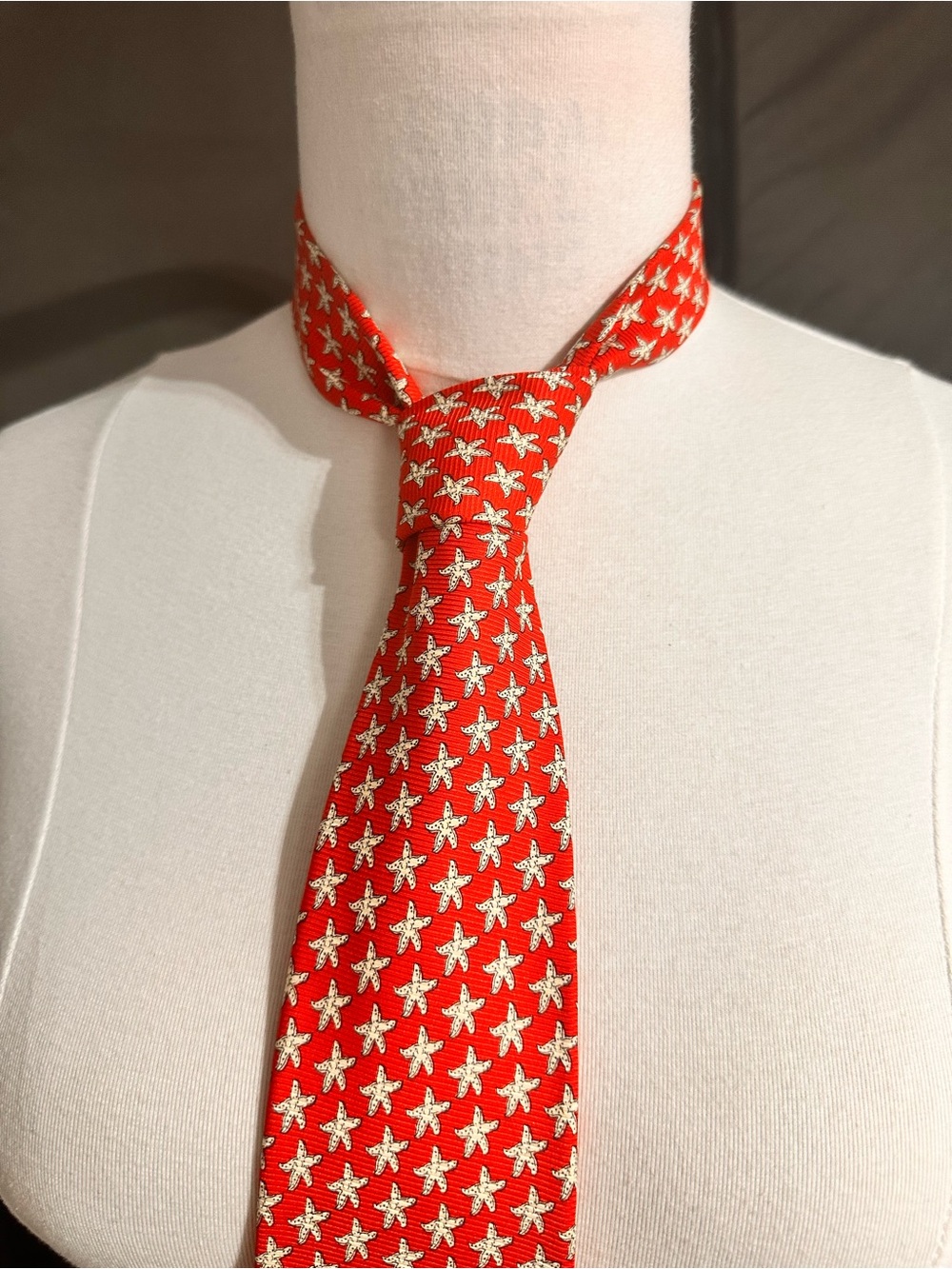 Classic Red Star Pattern Men’s Tie